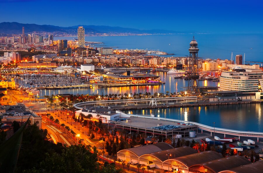 port-barcelona-evening-spain_1398-4569