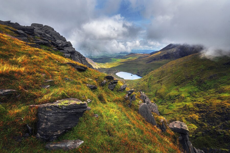 scenic-shot-carrauntoohil-iveragh-peninsula-county-kerry-ireland_181624-29611